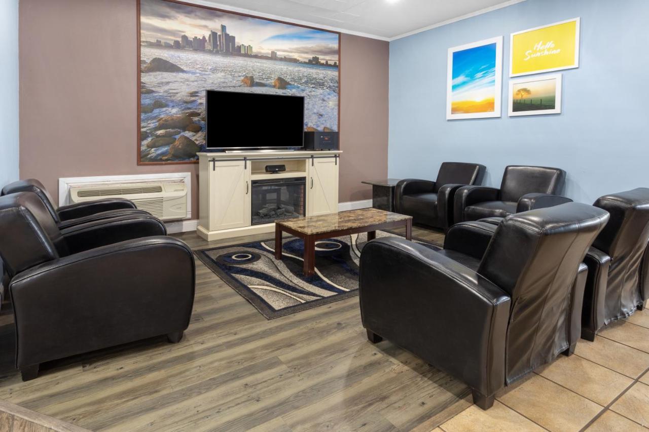 Travelodge By Wyndham Livonia Canton Novi Detroit Area Экстерьер фото